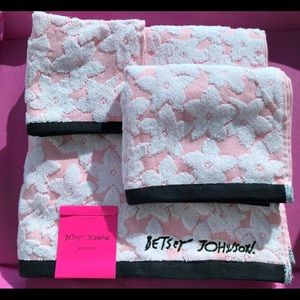 Betsey Johnson Accessories - Betsey Pink Lace 🌸 Towel Set Betsey Johnson Accessories - Betsey Pink Lace 🌸 Towel Set
